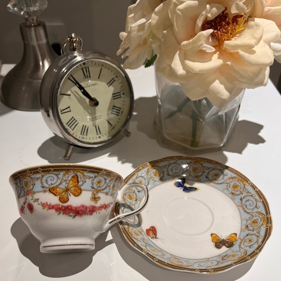 Vintage Grace’s teaware. - Picture 2 of 3